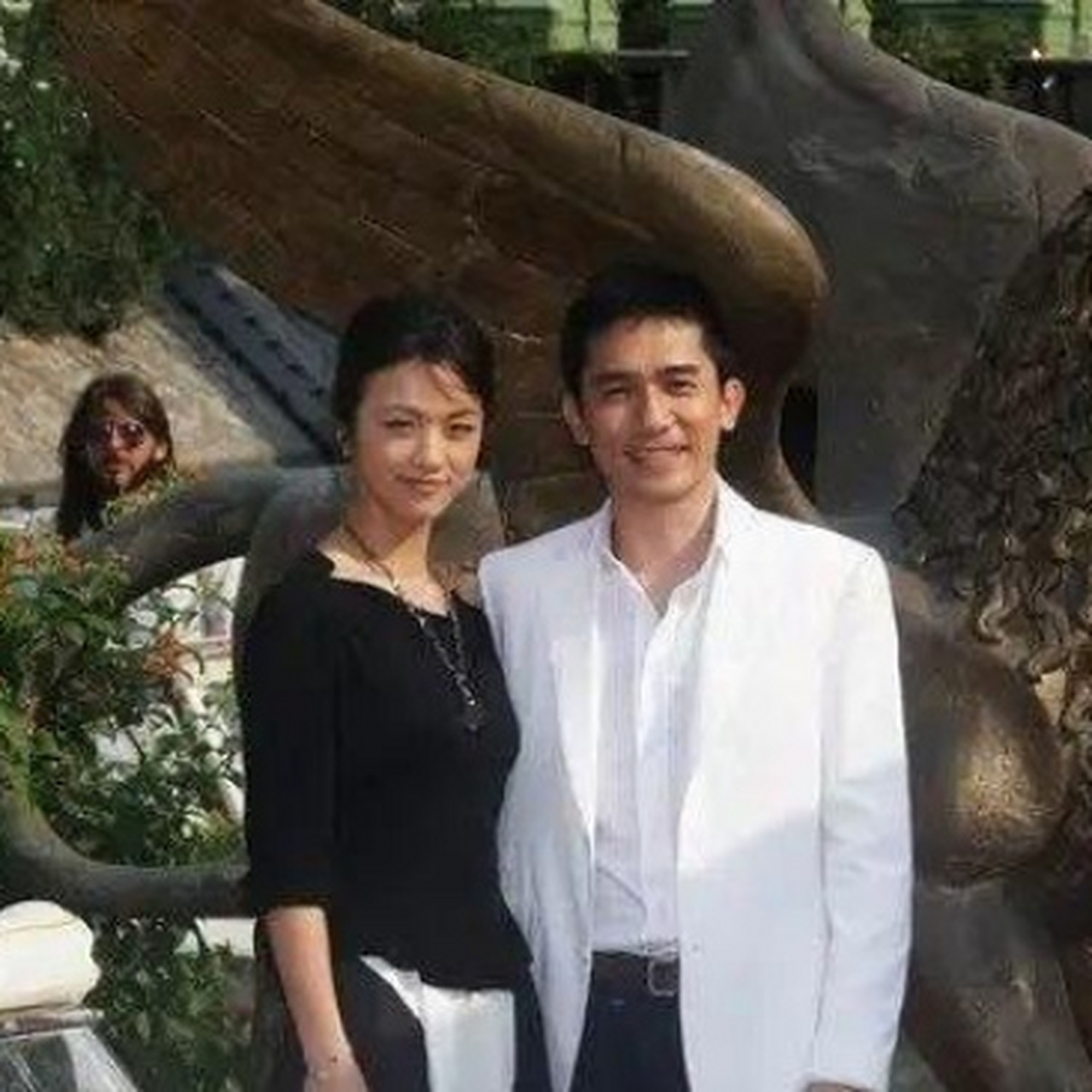 早期汤唯与梁朝伟的合影!