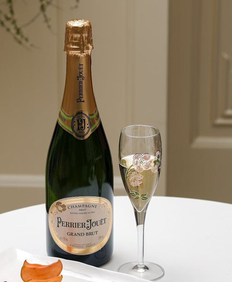 品味花香,畅享巴黎之花特级干型香槟的醇美韵味