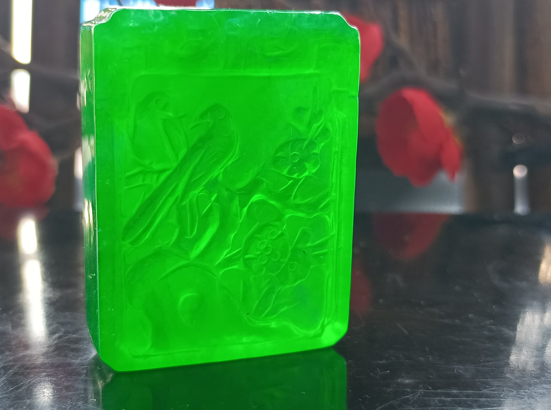 高冰玻璃种祖母绿翡翠挂件