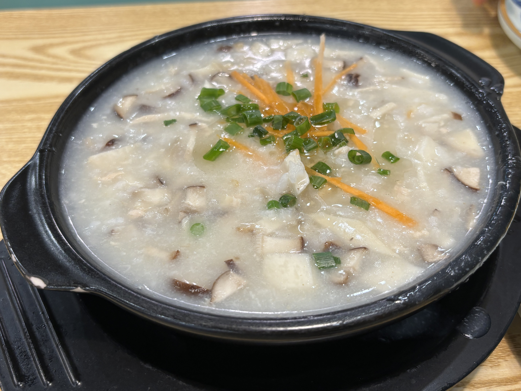 在南京的仙林湖地铁站附近的万达茂,尝试了一家潮汕粥店.