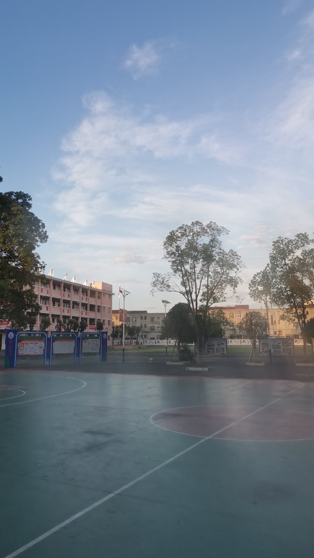 教育开州区汉丰第一中心小学校园环境图片法库县万人中学秋景图片