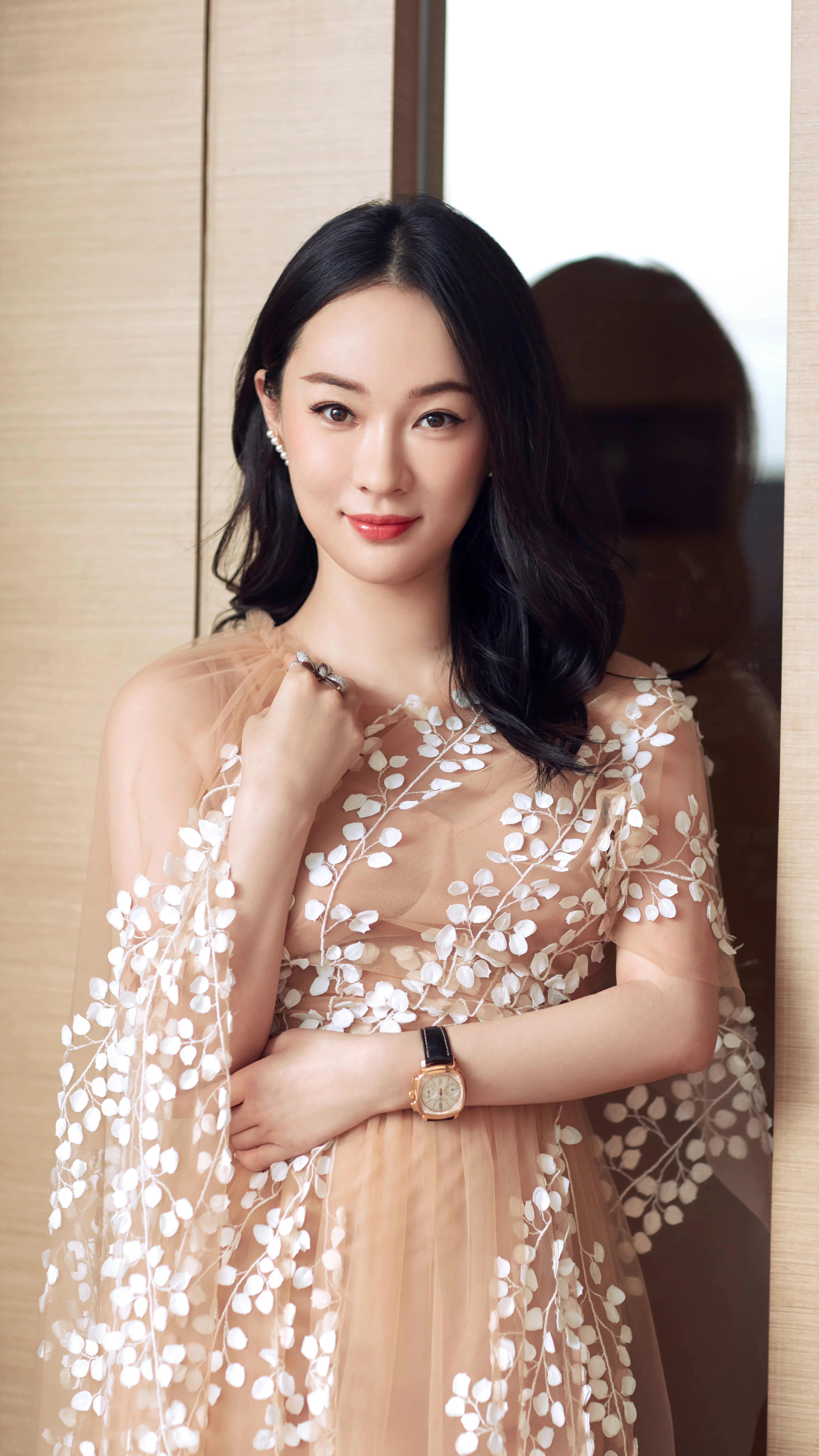 霍思燕的笑容如春风拂面,温暖着每一个人的心灵,让人感受到无尽的温柔