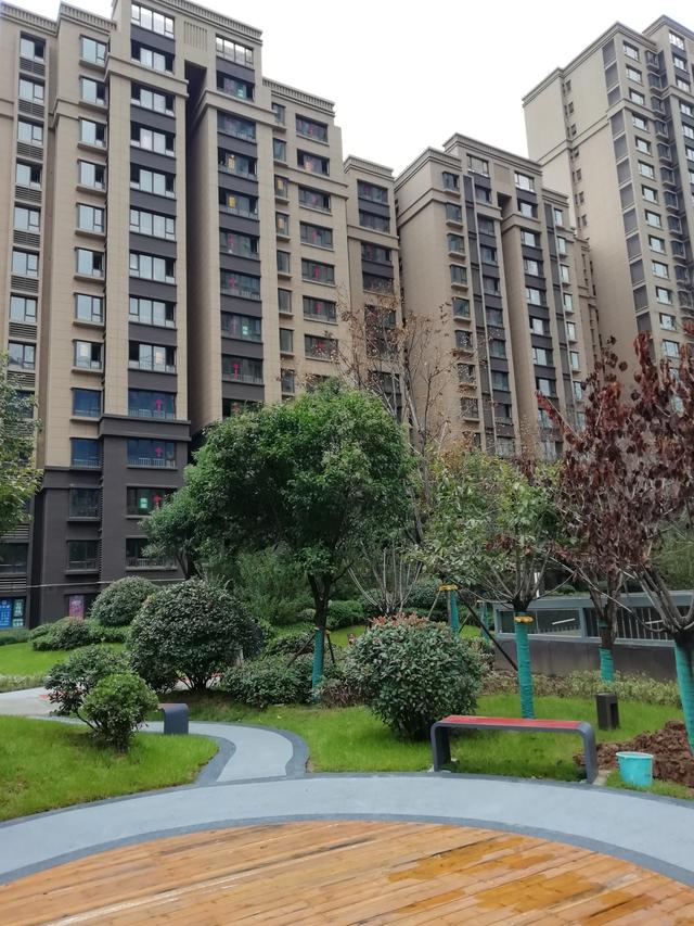 "我回头,一字一顿地说:"