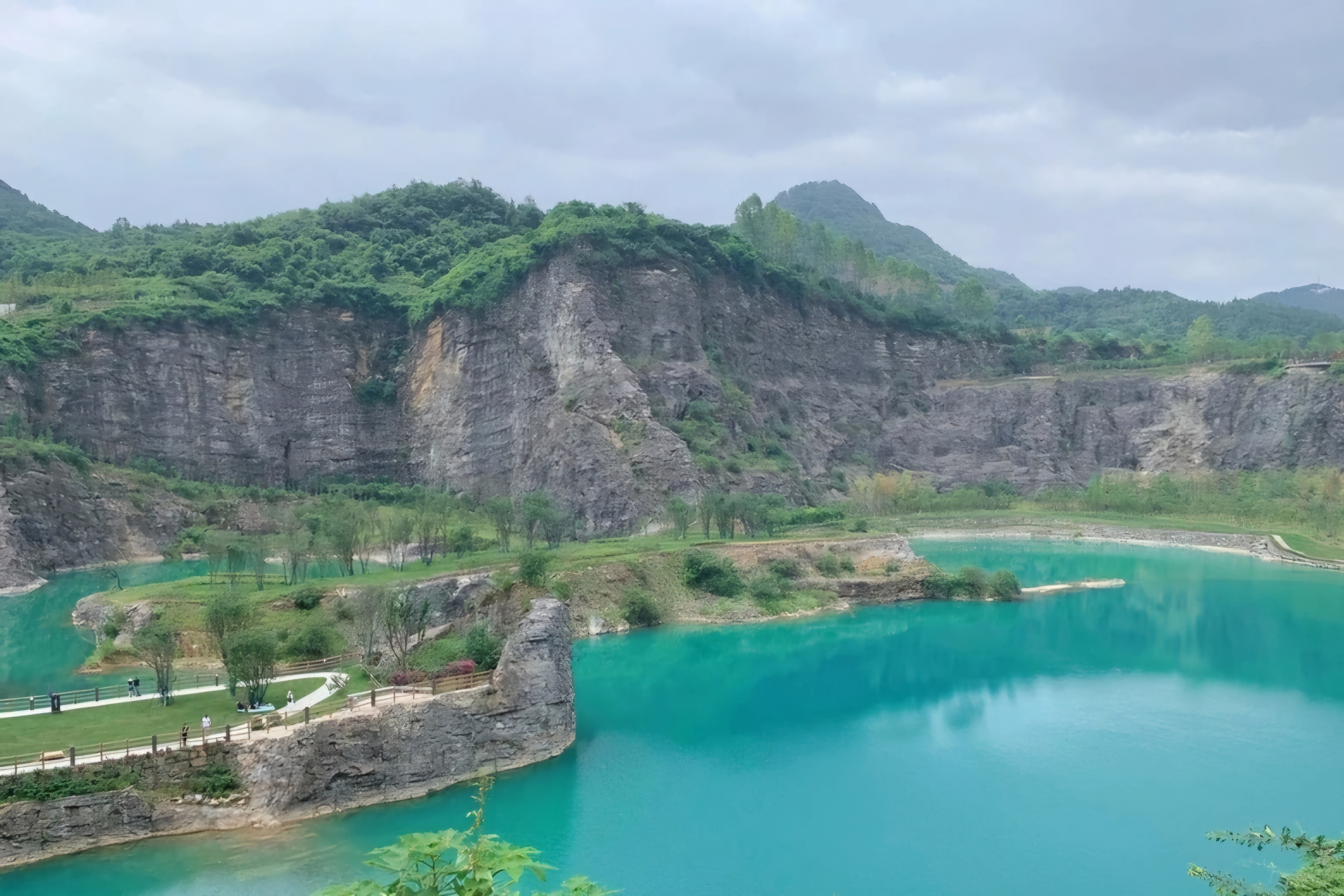 重庆渝北区铜锣山矿山公园,不算很有名,但真正去过的人都会打心底称赞