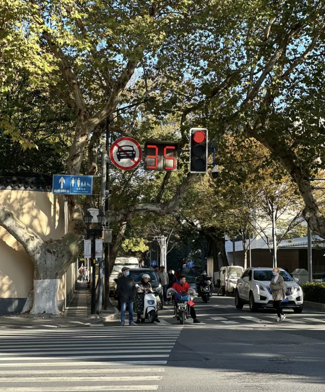 想想广州有些路段的红绿灯,带点散光就看不清了