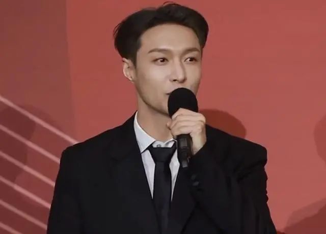 跨界巨星张艺兴:从流行乐坛到国家话剧院的艺术之旅