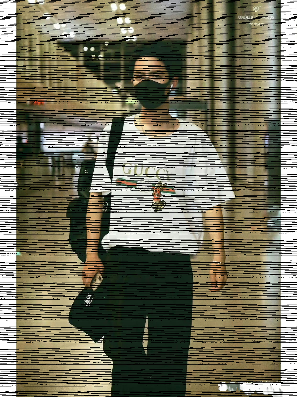 肖战机场亮相,潮男穿搭引爆眼球!