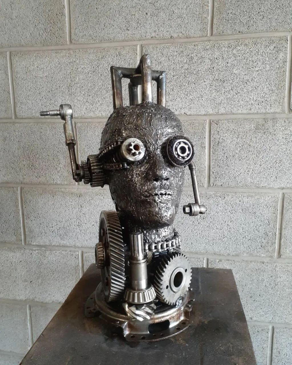 废品不废,伊朗雕塑家用废旧金属制成的杰作