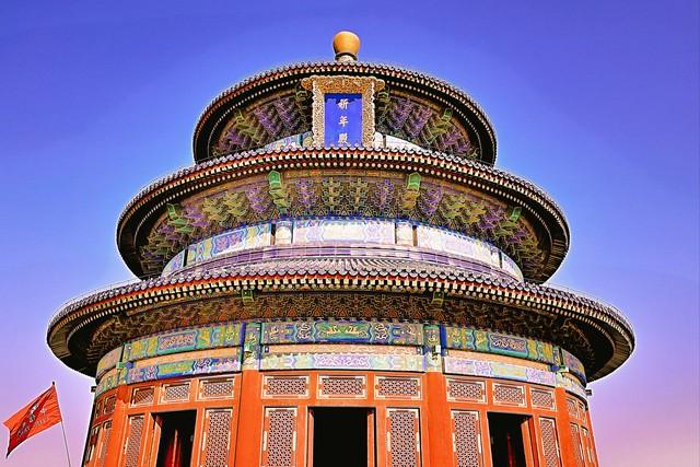 皇帝称"九五之尊",自命"真龙天子",都与易学的思想密切相关