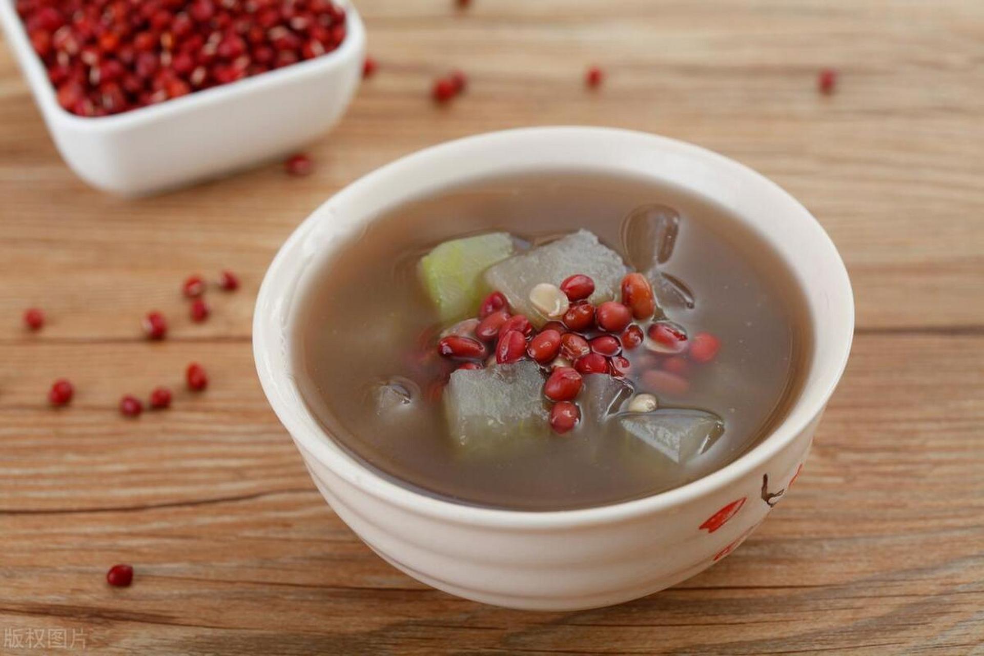 红豆莲子羹,红豆薏米粥,冬瓜红枣汤是红豆美食做法.