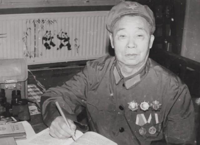 贺东生少将临终前,在病床上告诉两子女真相:从今以后你们改姓杜