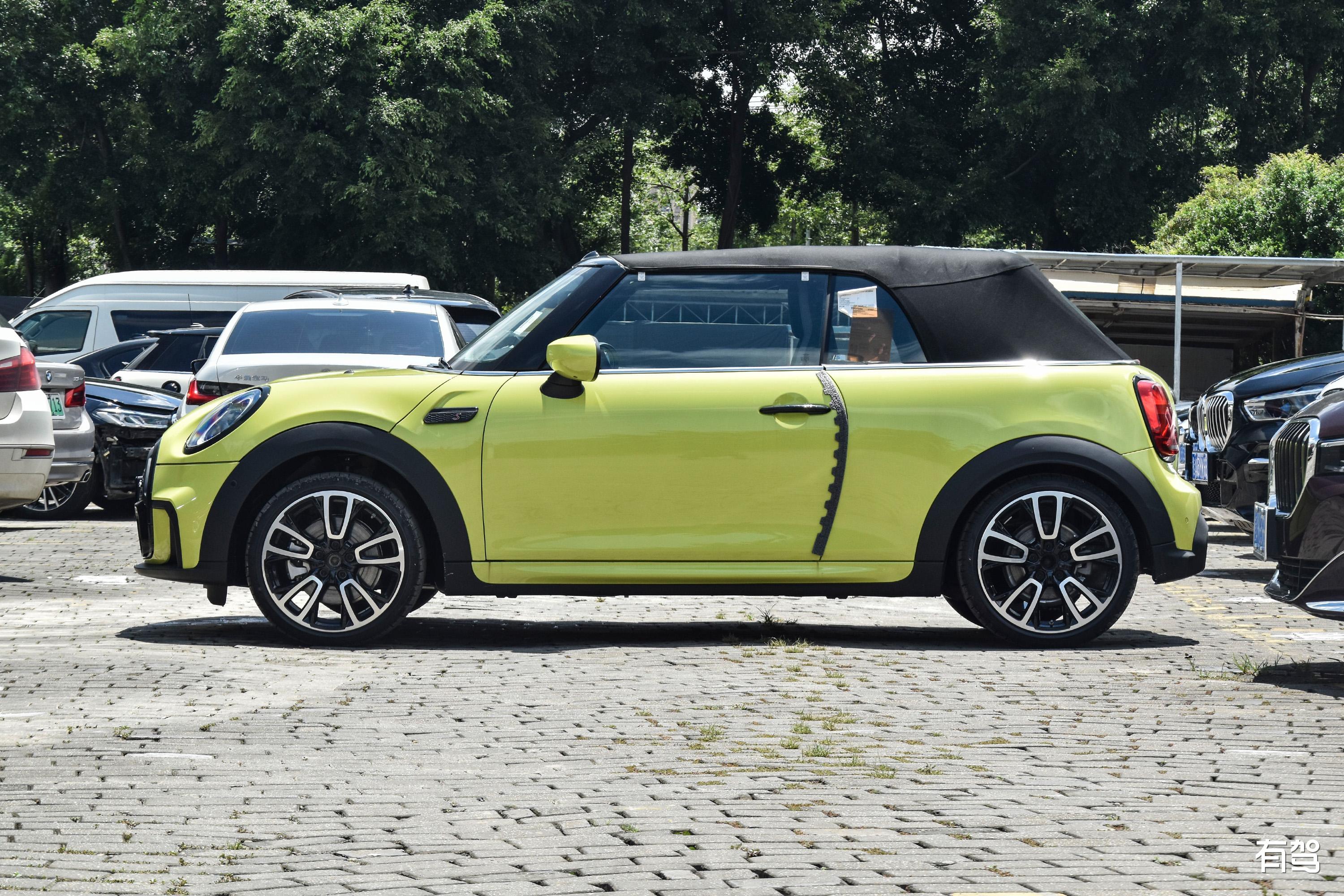 宝马mini,这款源自英国的微型车品牌,自诞生以来便以其独特的设计风格