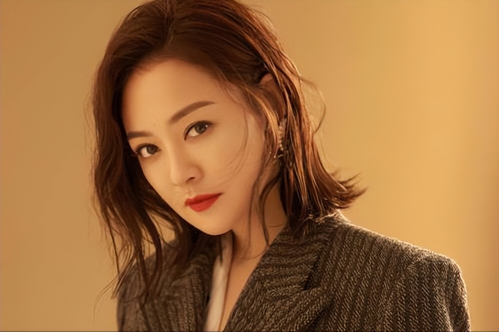 演员连奕名:成名后与妻子离婚,二婚娶杨若兮,前妻红了他落寞了