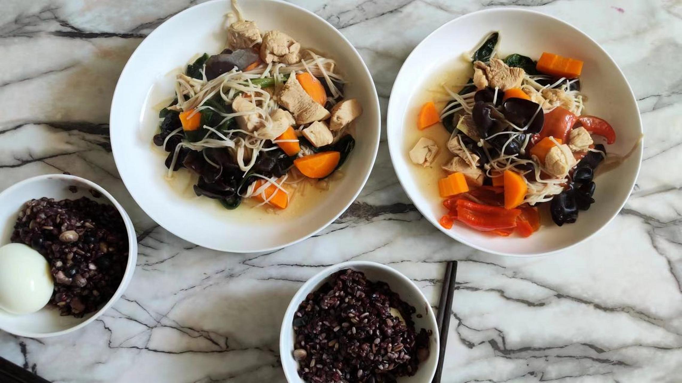 动态连更挑战# 今天中午继续做"减肥餐",效果好的我有些上火啦!