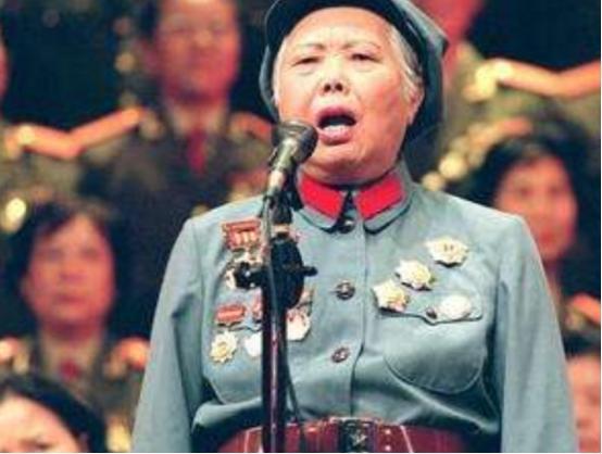 1960年,洪学智将要到吉林任厅长,晚饭后,抱着张文:我对不住你