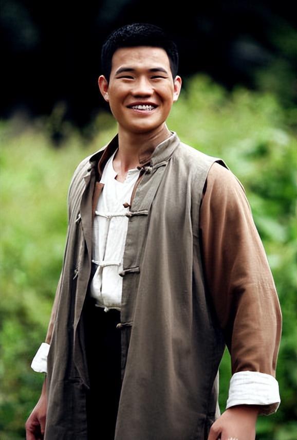 终于有资源找上门来,可是一部接一部地剧拍下来,谢孟伟不知道付出了