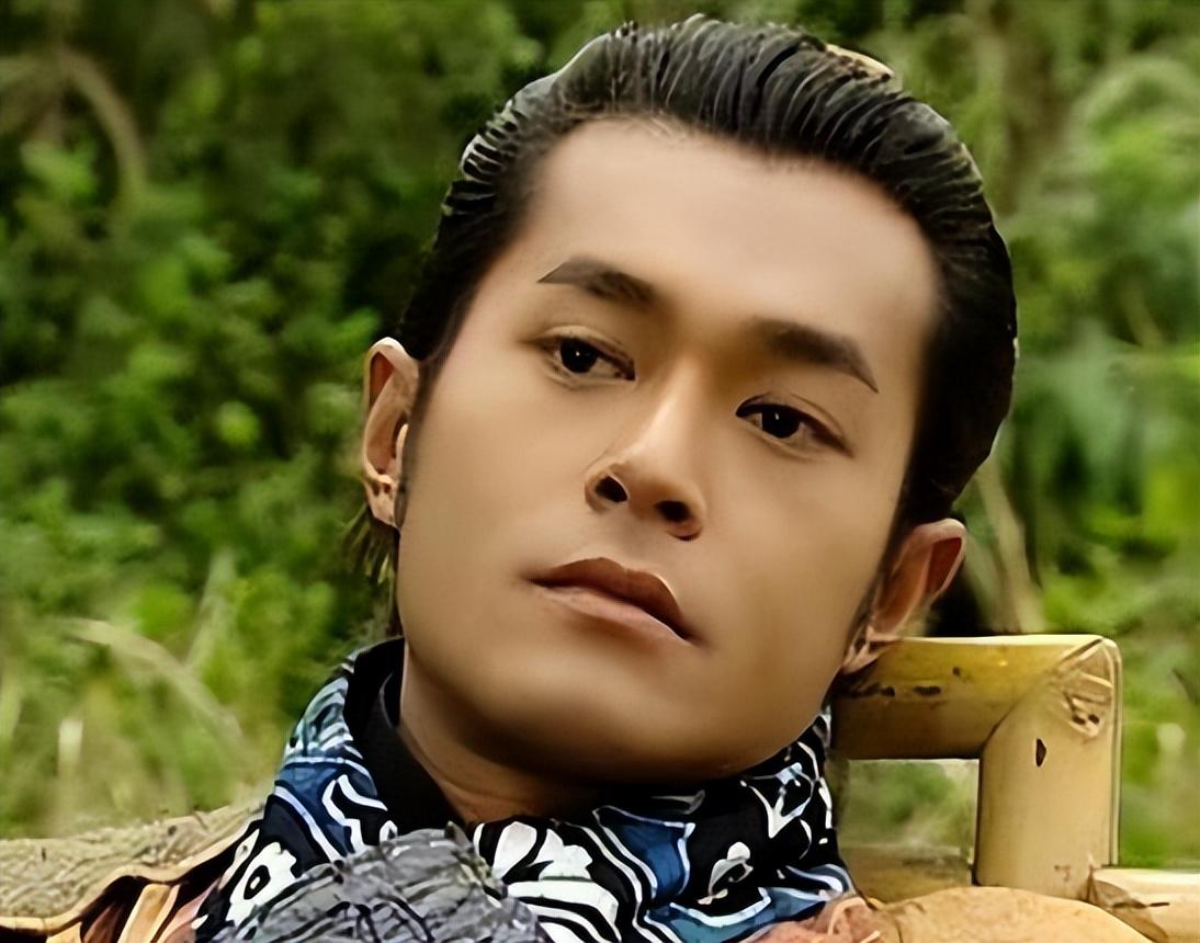 古天乐年轻时的颜值绝对是毋庸置疑的,那时的他还没有如今的"巧克力