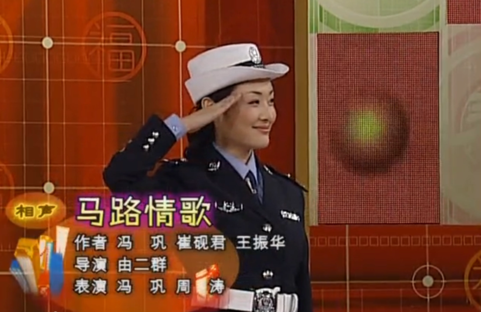 这一次,56岁的周涛,走上了和董卿"截然相反"的道路