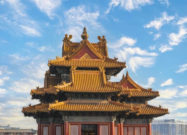 皇帝称"九五之尊",自命"真龙天子",都与易学的思想密切相关