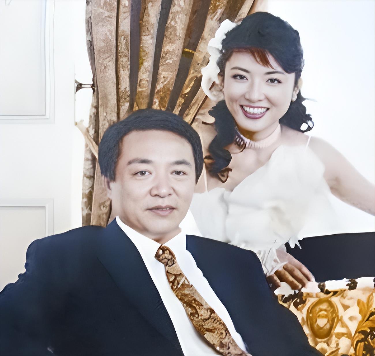 这一次,56岁的周涛,走上了和董卿"截然相反"的道路