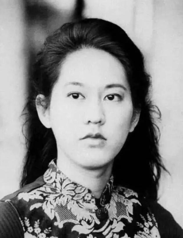 南京大屠杀的张纯如为何被逼饮弹自尽?曾遭日本右翼分子恐吓