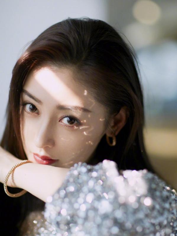 越看越漂亮的女孩,脸上都有这三个"特征",素颜也是一样的女神