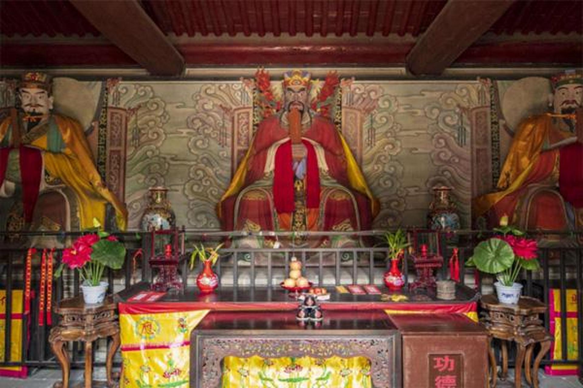 北京火神庙求什么灵验 1,火神庙求姻缘非常灵验,这里有专门的月老殿