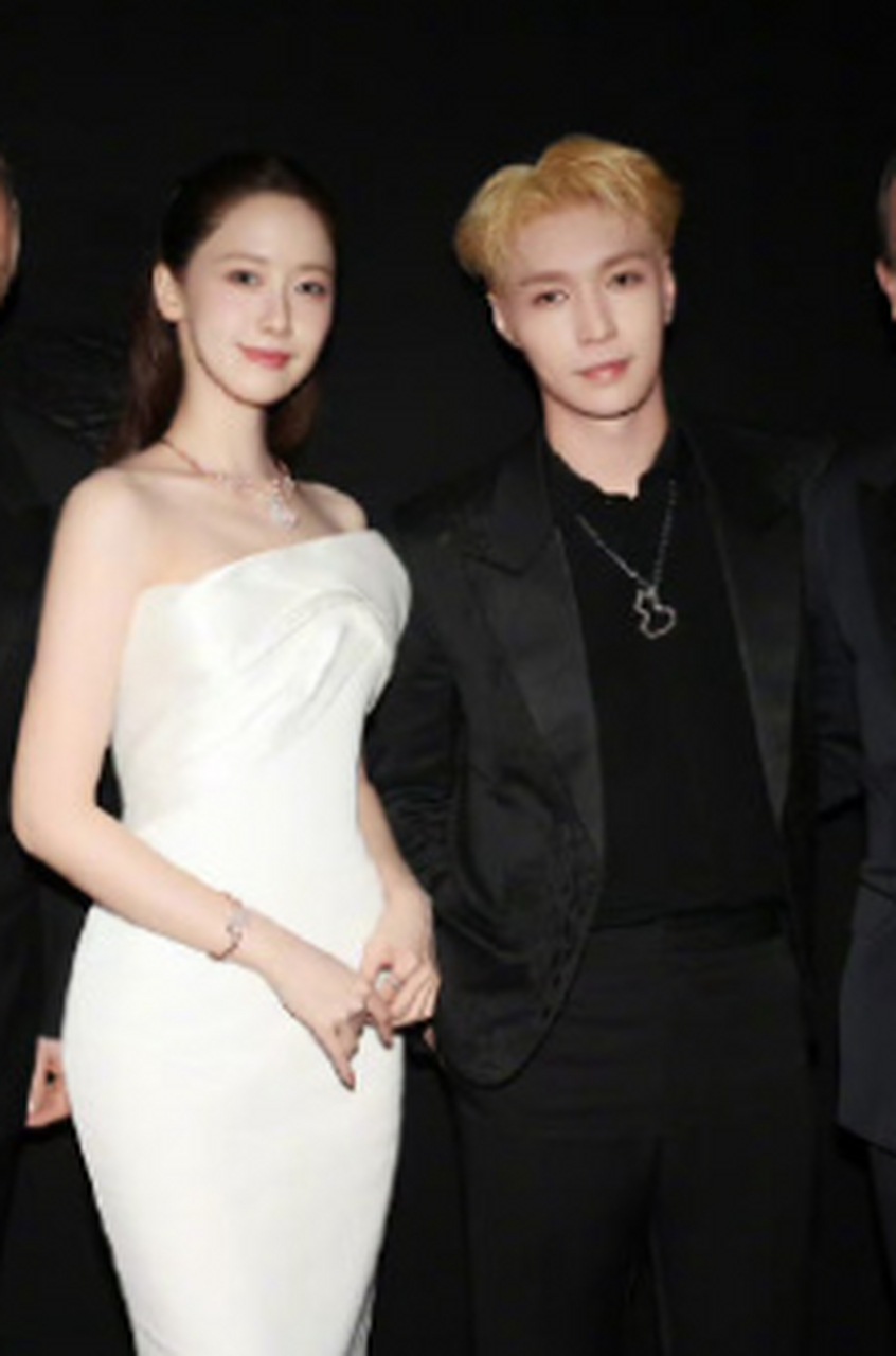 张艺兴晒了与林允儿合照 二人好久没有同框了,看到合照直接一恍惚.