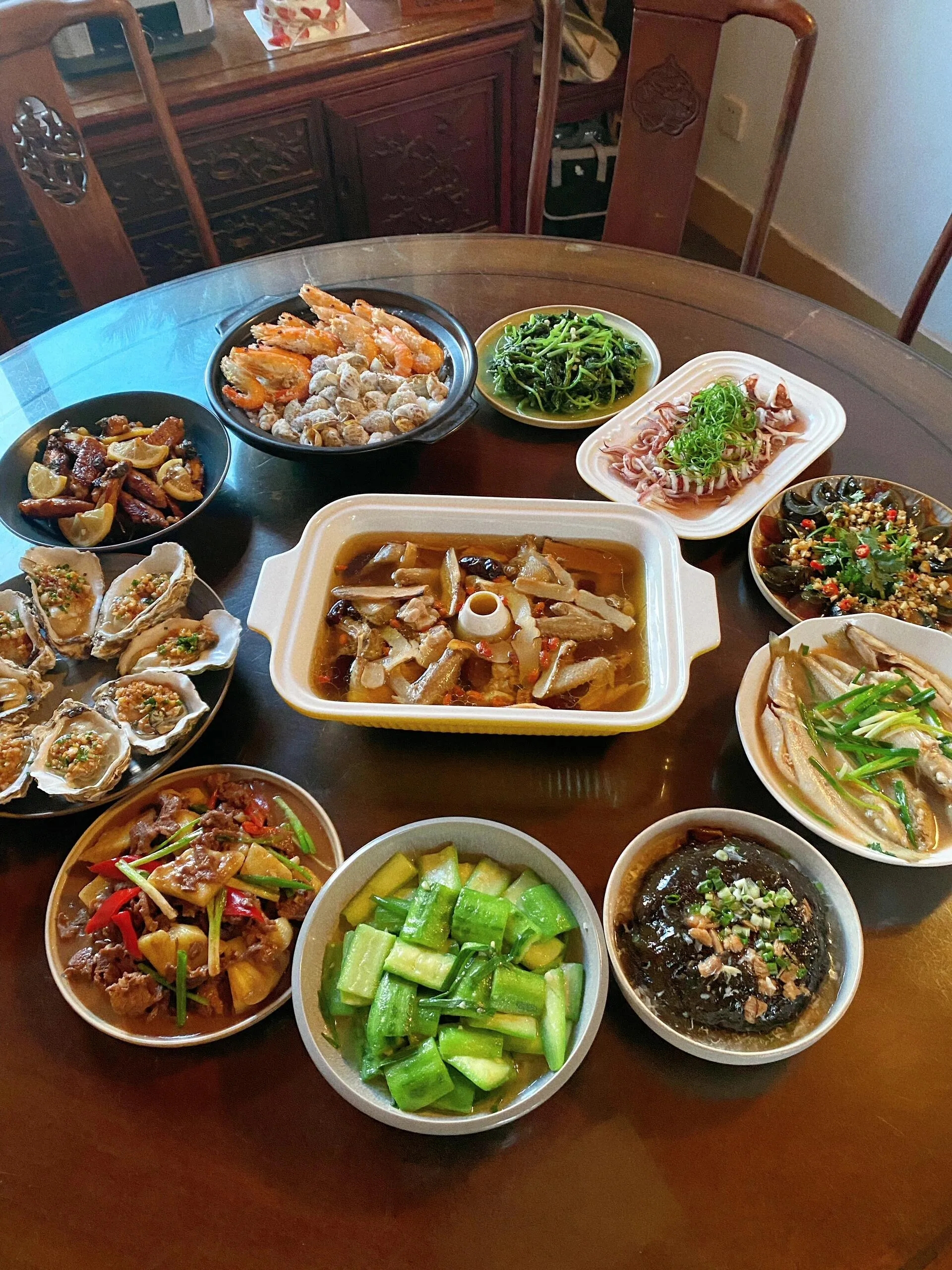 图一,海南朋友的晚餐 图二,上海朋友的晚餐 图三,广东朋友的晚餐