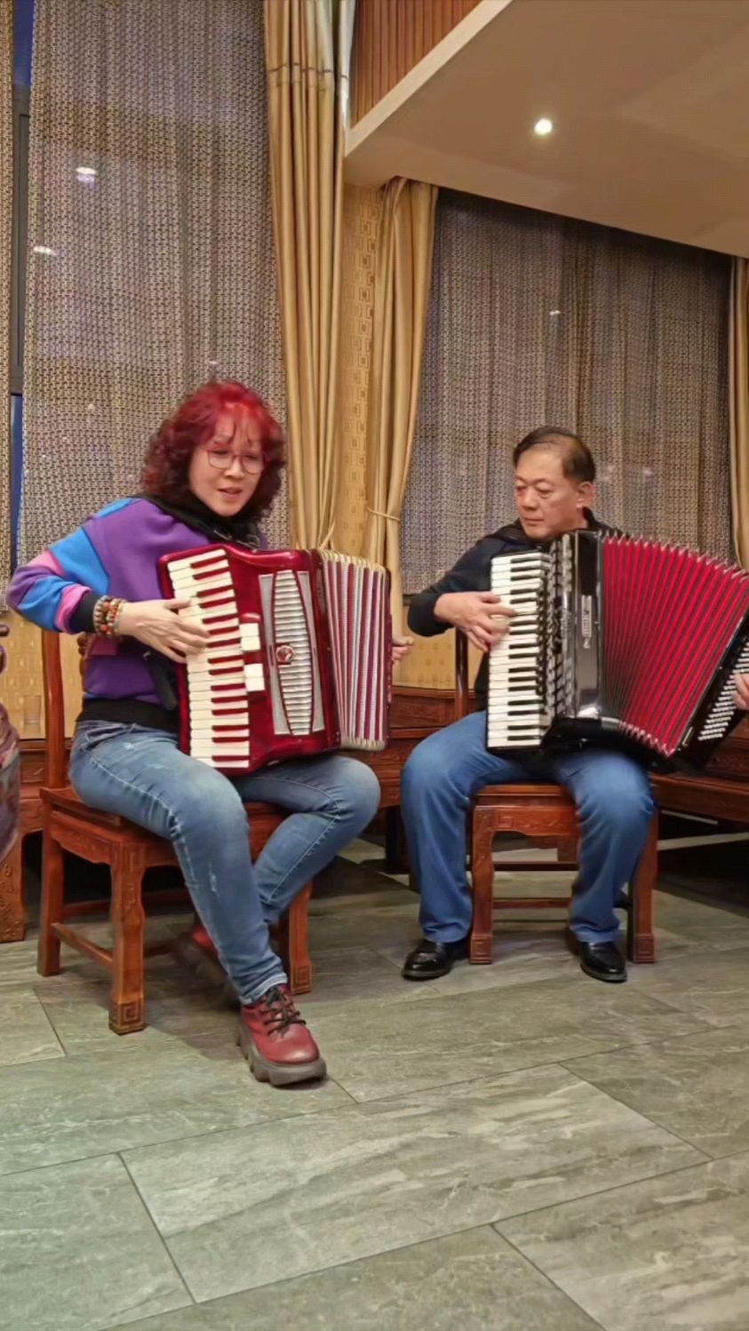 《小白船》手风琴演奏家王茗,翁捷合奏