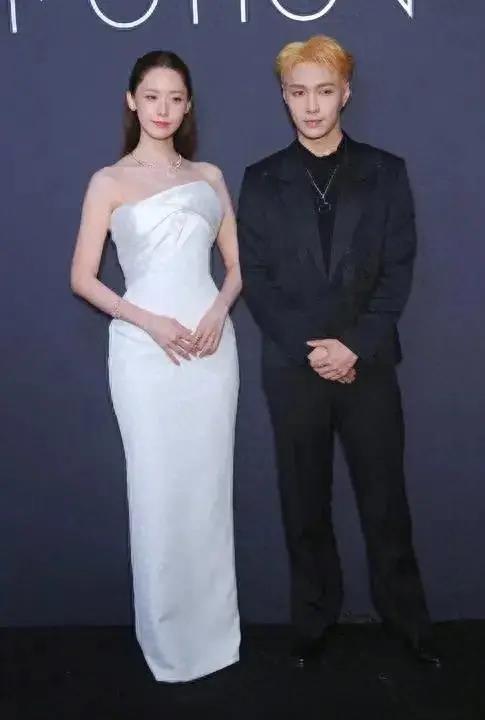 张艺兴和林允儿戛纳合照曝光!网友直呼:这画面太美我不敢看!