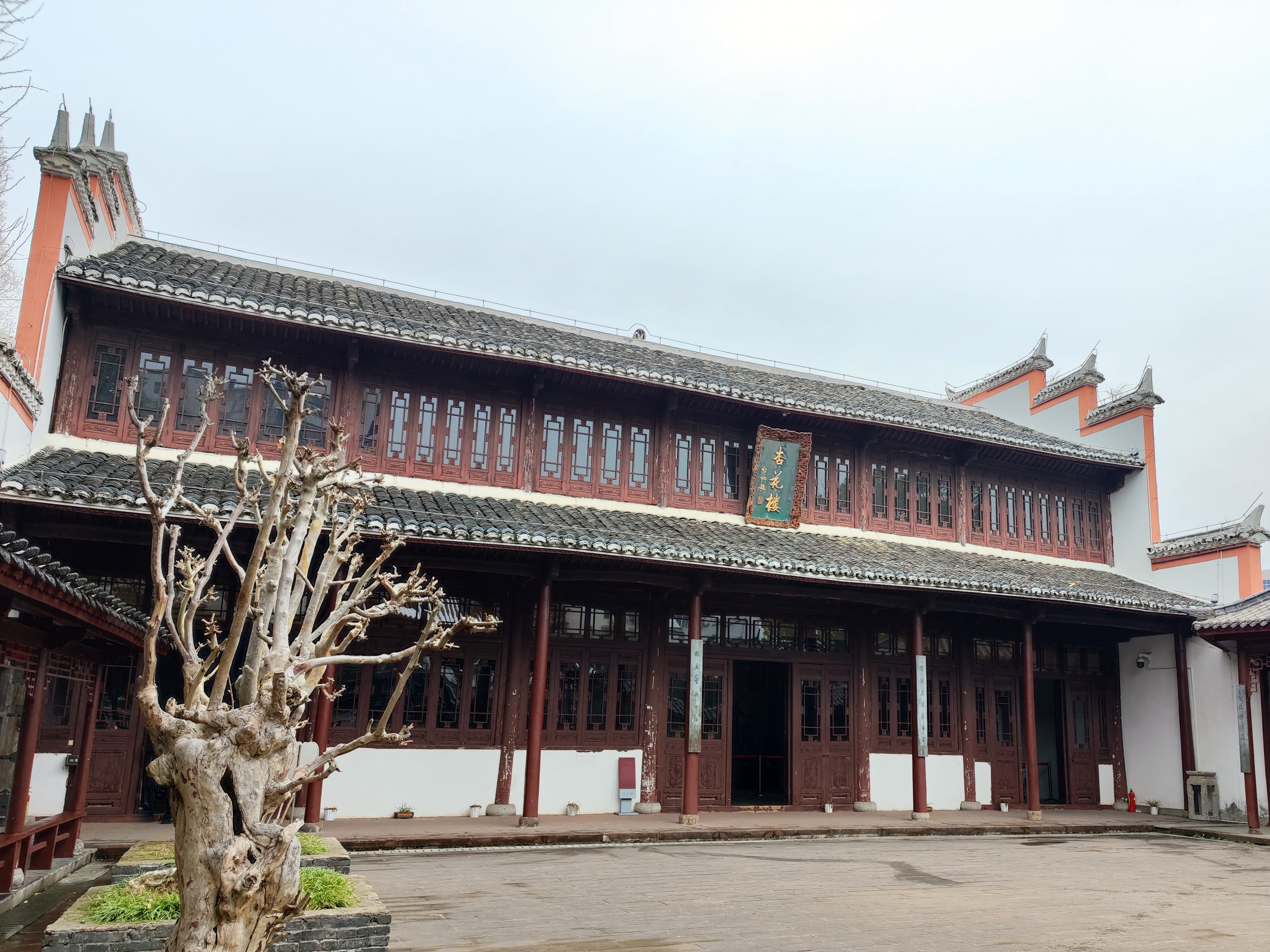 杏花楼,南昌著名的文化古迹,唐伯虎汤显祖都曾留下足迹