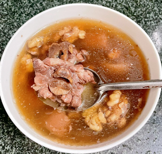 黑豆木瓜花生猪尾汤:传统与创新的味蕾盛宴