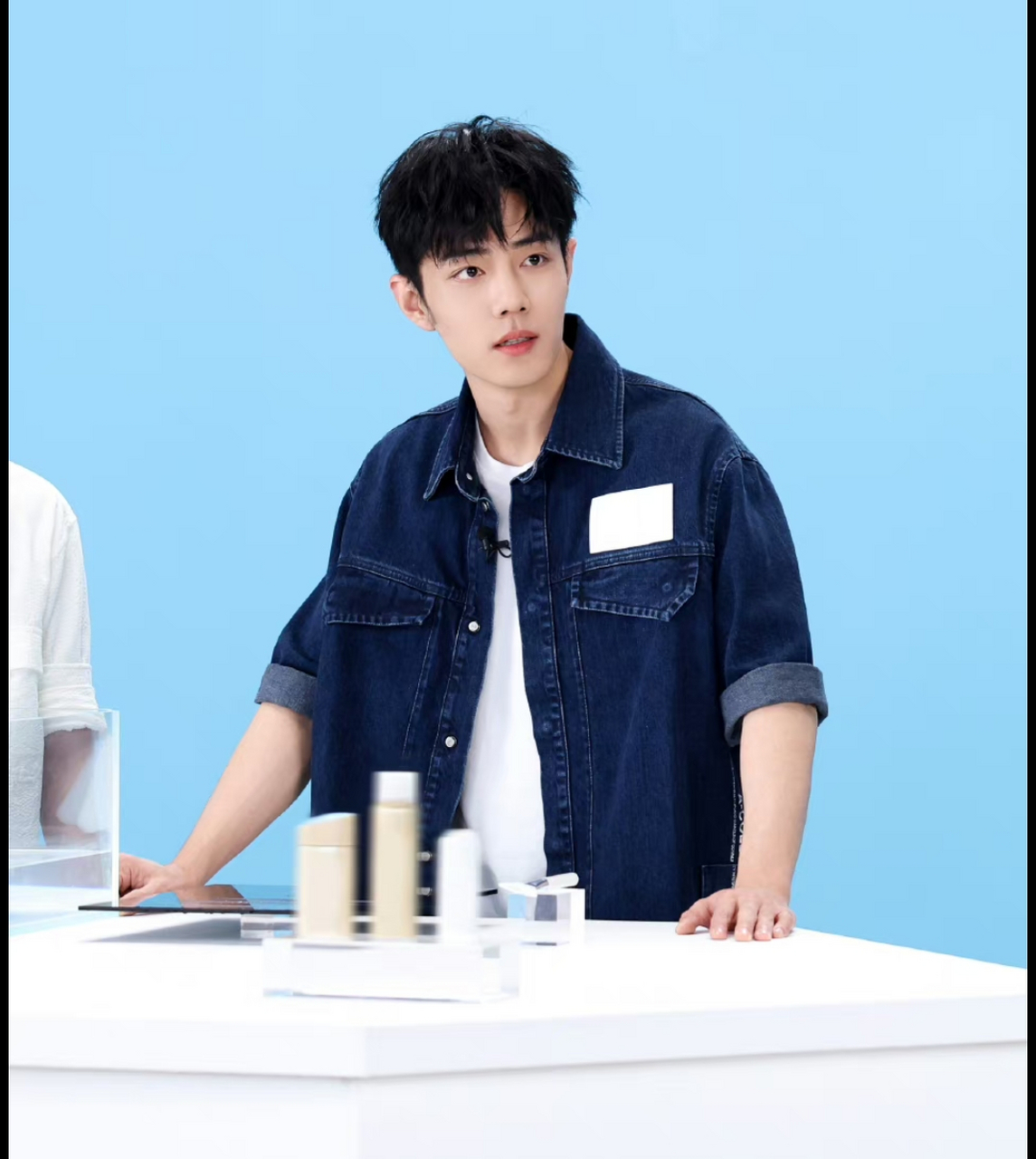 肖战新造型和刚出道时一个样!