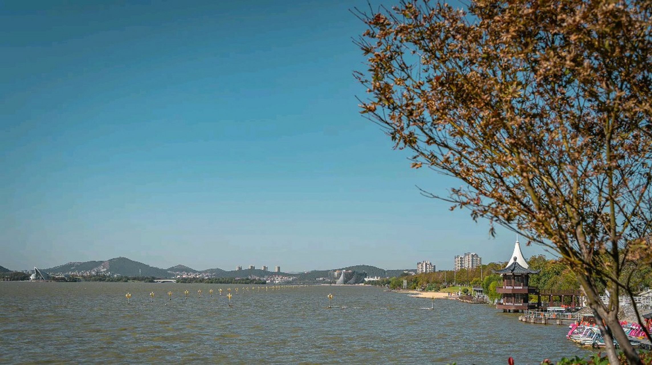 江苏省徐州市泉山区的云龙湖风景区,是徐州旅游的热门打卡点,也是