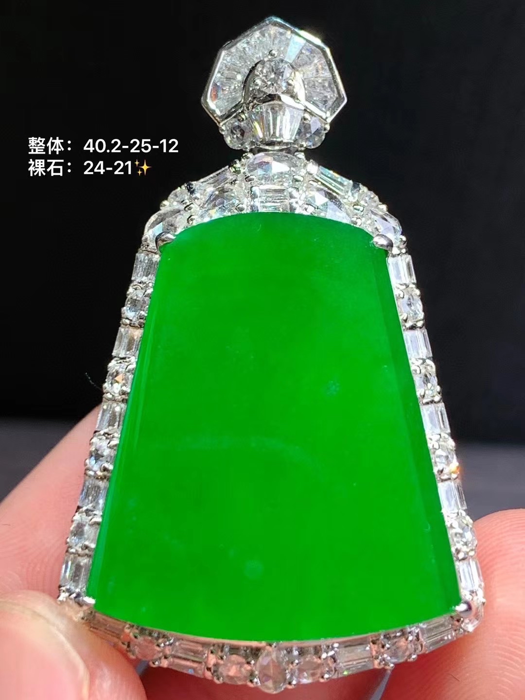 冰辣绿翡翠无事牌,超值推荐款,18k金钻镶嵌#翡翠# #文玩