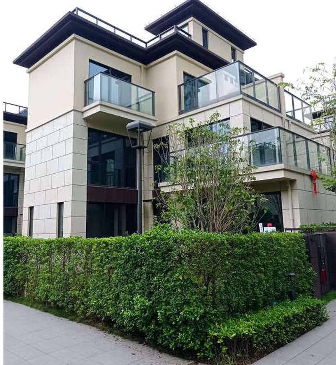 南城,松山湖等地热门,多套别墅即将上拍,起拍价与市场价相差大,具有高