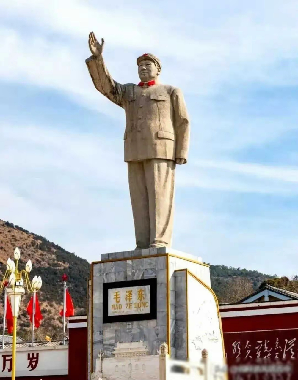 湖南的凤凰古城,有世界上最大的伟人雕像!