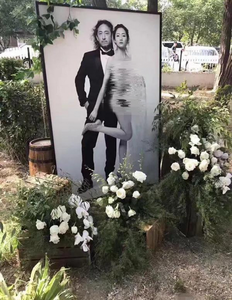 三宝和万千惠大婚时,明明蒙古服饰很好看,却偏偏选择十分大胆的亲密照