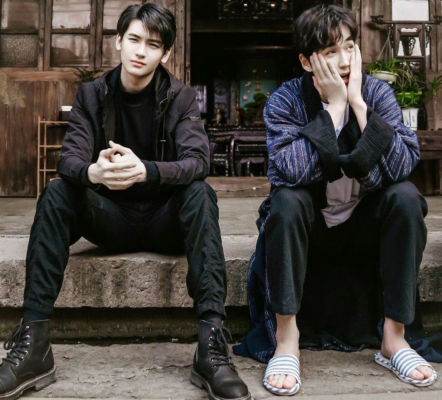 朱一龙和黄俊捷同框,想起《重启之极海听雷》拍摄时的艰辛,他们敬业