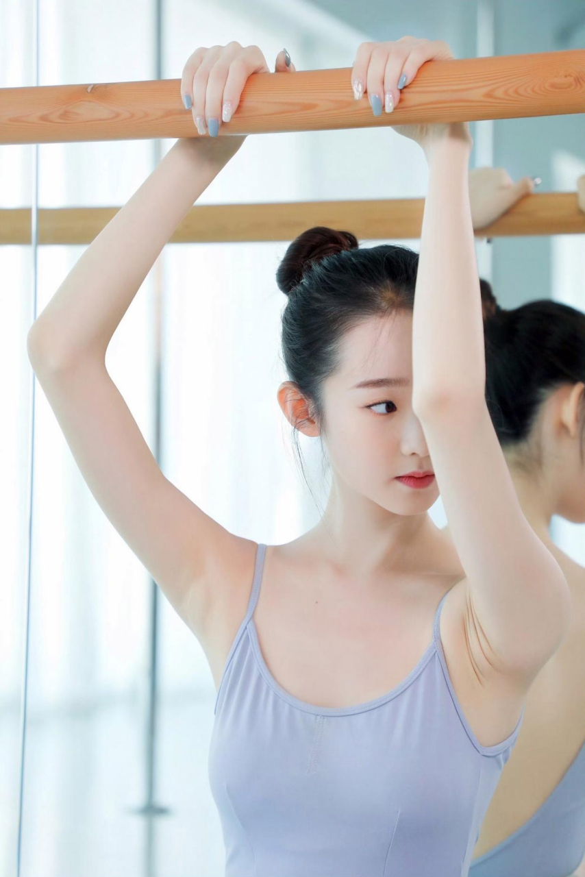 舞蹈女孩张艺凡,身材绝了