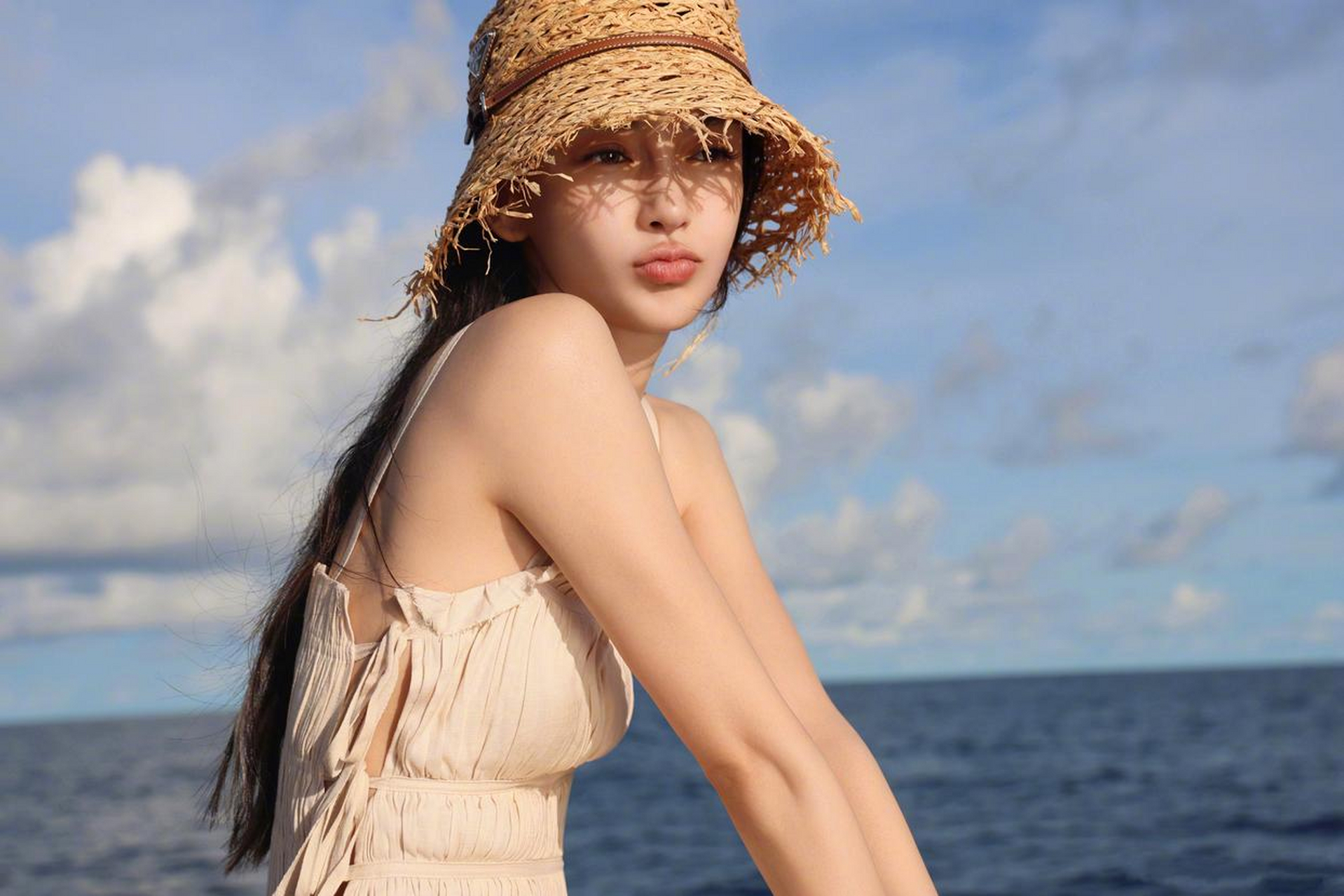 杨颖海边写真,皮肤白皙细嫩,罕见超高清照片,尤其第五张,真是大爱了