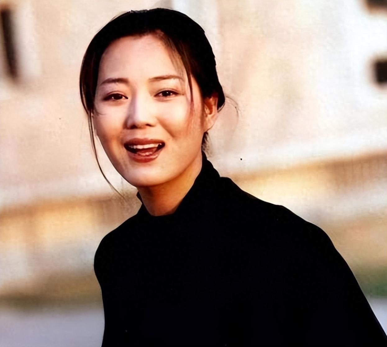 王茜华跟郝蕾在某些方面有相似之处,那就是她们不约而同都中年发福的