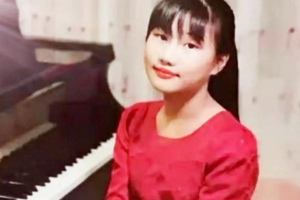 毛东东今年20岁,身高1米8热爱书法,妹妹长得很像曾祖母杨开慧