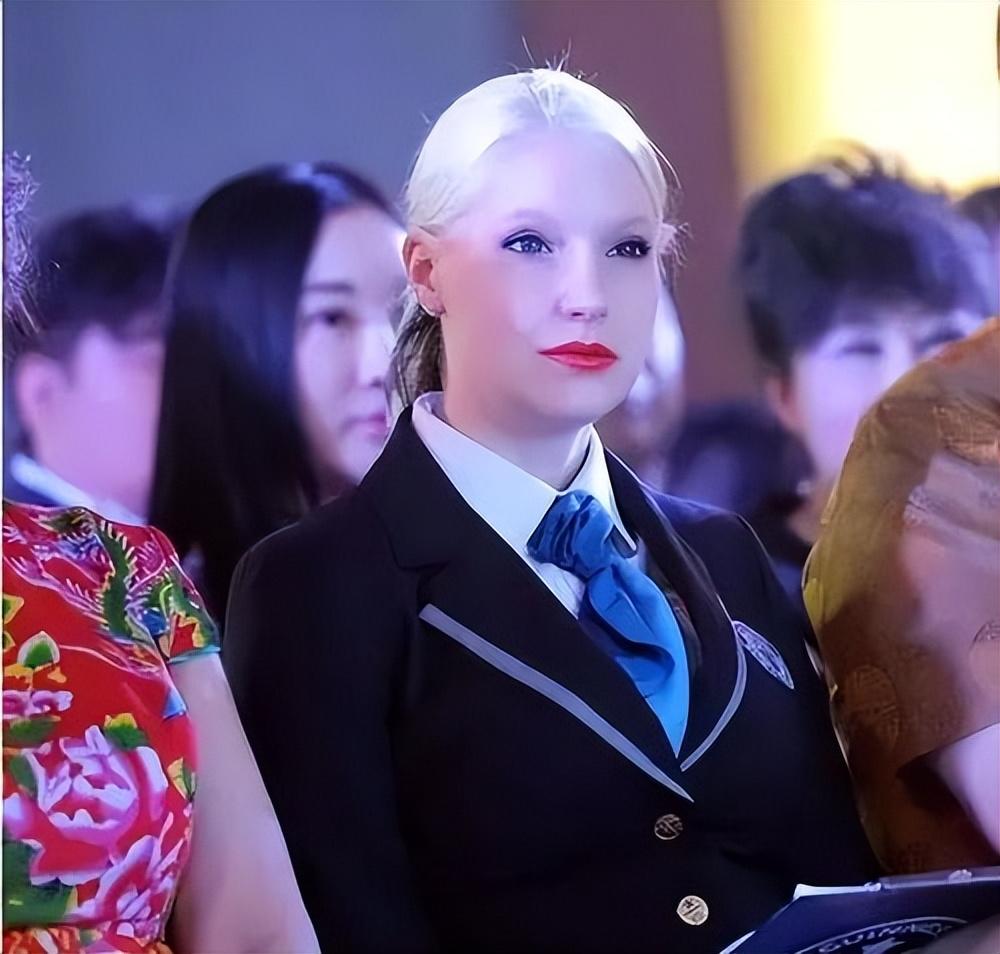 有一位美丽动人得加拿大女性,英文名字叫lisa(丽萨),中文名叫李白