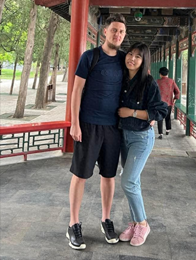 在这次旅行中,李海燕和波兰司机米哈尔一见钟情.