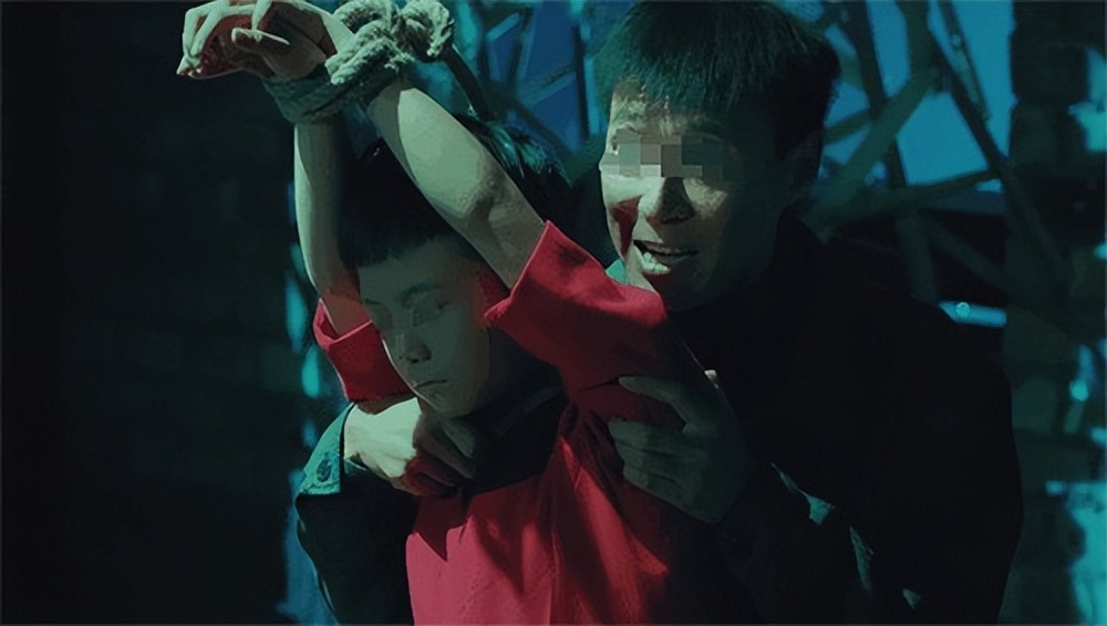 回顾 重庆红衣男孩通灵实录,玄学大师直言他八字纯阴,死不瞑目