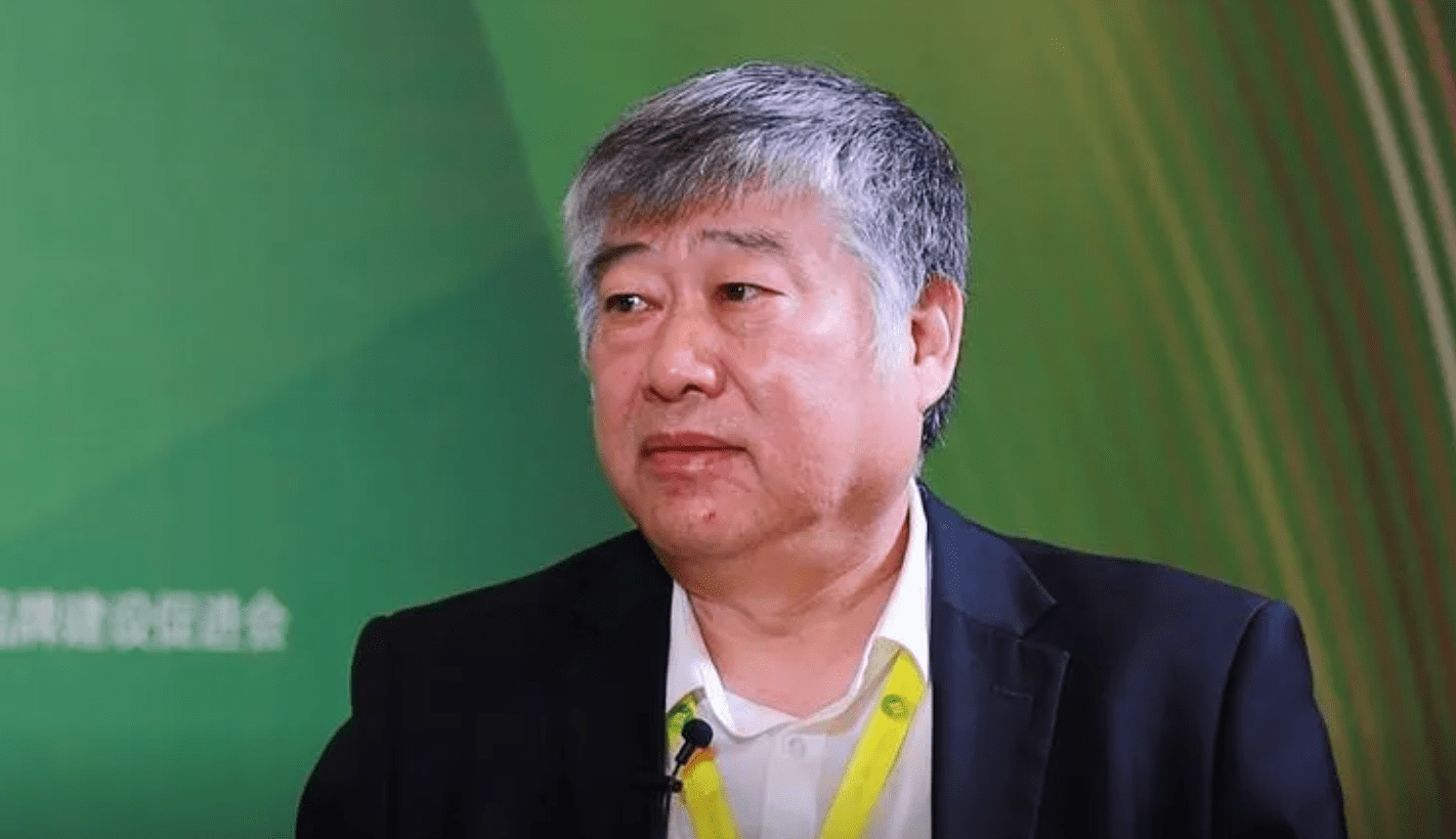 从山东大学数学系毕业后的李文杰被分配到省医药总公司,担任一名