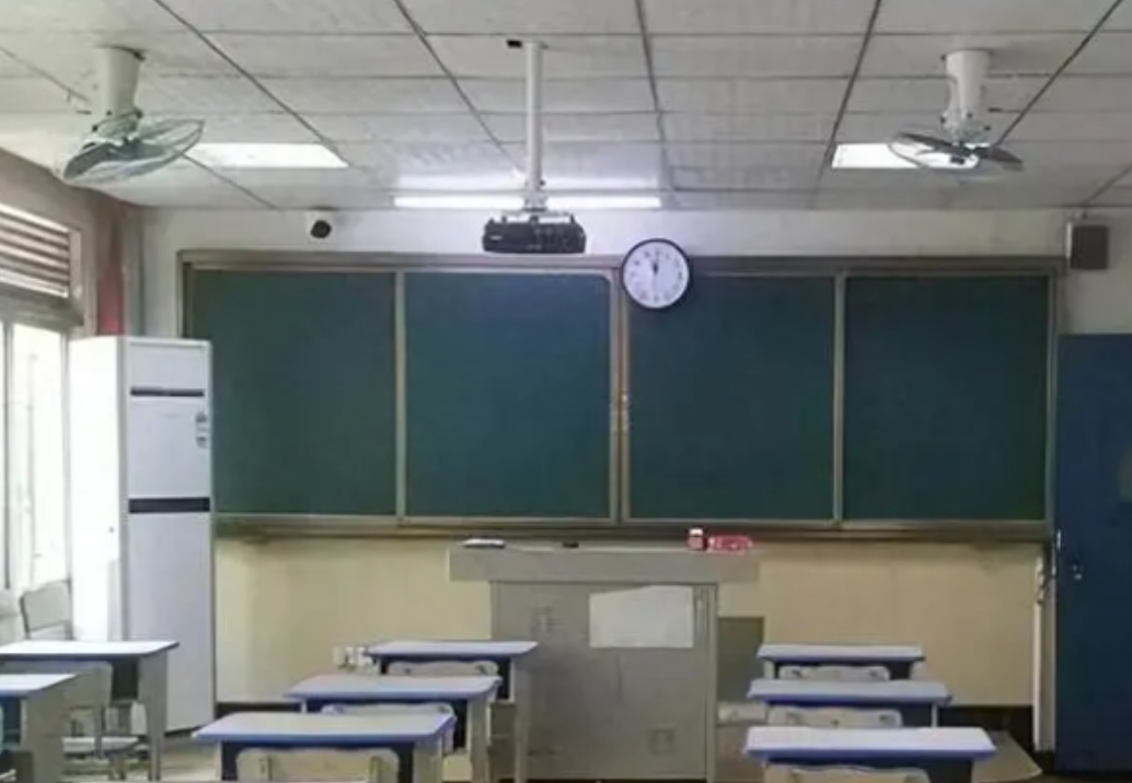 山西晋中,初中家委会觉得夏天就要来了,教室里热的不行,就像装空调,一