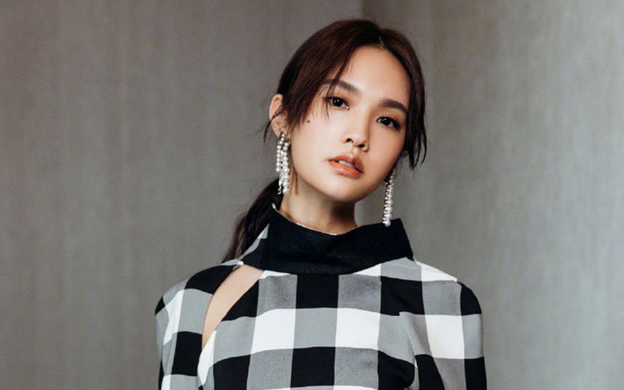 5月23日,深夜23:52分,当大家都已经入睡的时候,杨丞琳依然心急得睡不